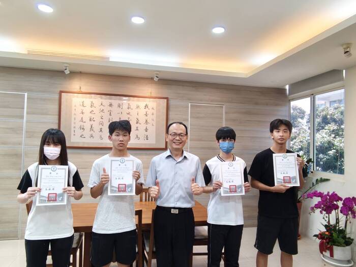 114學年度校內數理競賽數學科、化學科特優及佳作同學