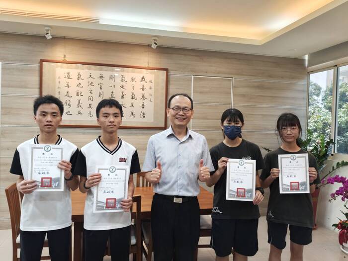 114學年度校內數理競賽物理科、生物科特優及佳作同學