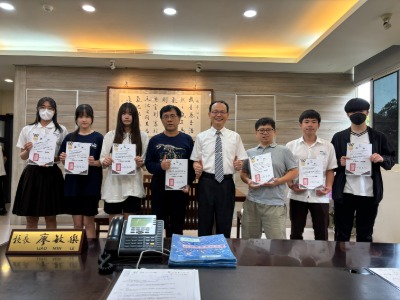 本校應用科學班參加-全國大專暨高中靑年自然科學辯論競賽-團體銅獎【請掃掉我碎掉的玻璃心】