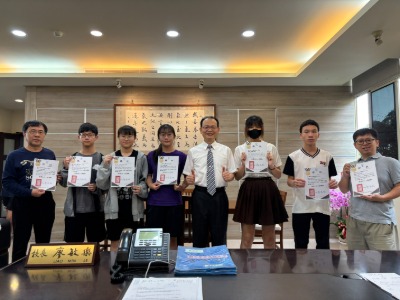本校應用科學班參加-全國大專暨高中靑年自然科學辯論競賽-團體銅獎【小肥豬向前衝】