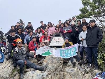 本校追山者登山隊歷經四個月的準備訓練，挑戰高難度的北大武山，登頂成功！