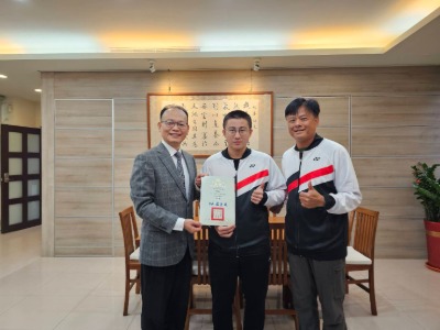 羽球隊102班鄒旻儒  榮獲臺中市市長盃羽球賽高男組非體育班單打 冠軍