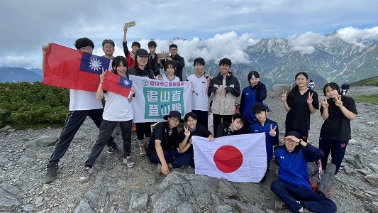 本校追山者登山隊與日本長野縣上田西高校登山社共同攀登日本北阿爾卑斯山蝶岳登頂成功